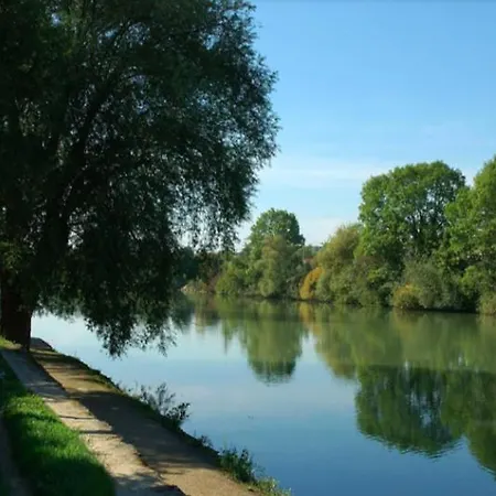 Apartment Paris F2 Neuf Calme Et Paisible *